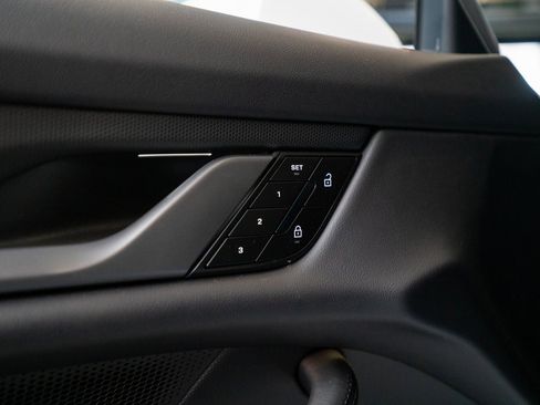 New 2025 Porsche Taycan image 21