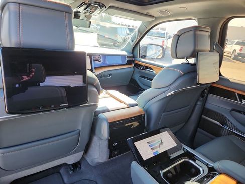 Used 2024 Jeep Grand Wagoneer Series III w/ Rear Seat Video Group 1 AWD/4WD image 60