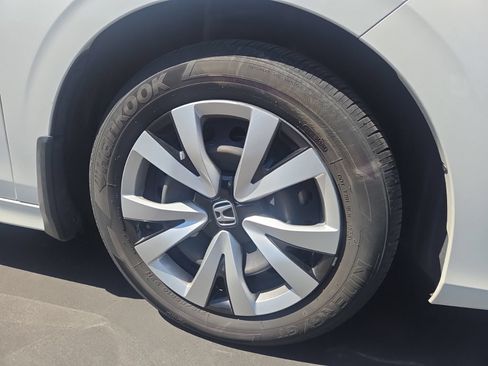 Used 2023 Honda Civic LX image 2