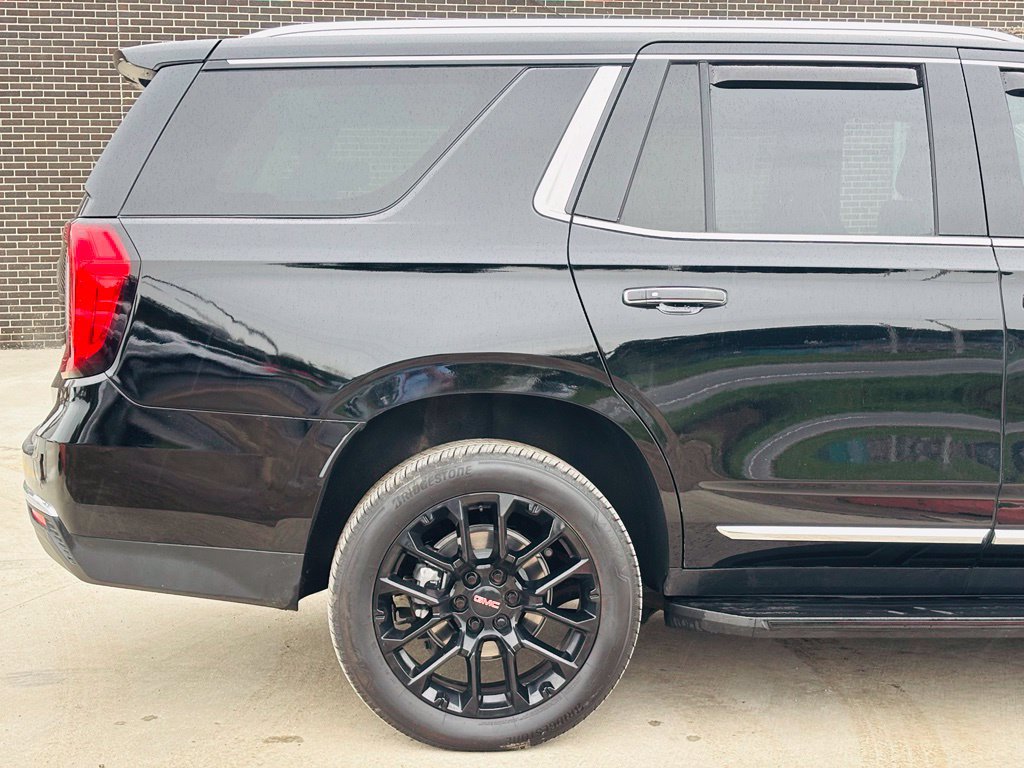Used 2024 GMC Yukon SLT w/ SLT Luxury Package AWD/4WD image 6