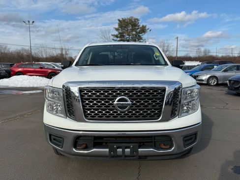 Used 2018 Nissan Titan SV image 2