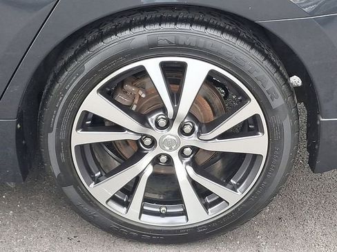 Used 2017 Nissan Maxima Platinum image 11