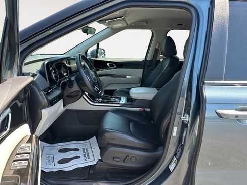 Used 2024 Kia Carnival EX FWD image 9