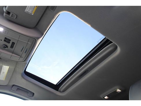 Used 2018 Chevrolet Tahoe LT image 32