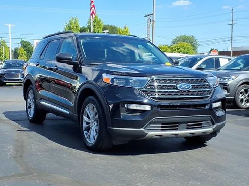 Certified 2023 Ford Explorer XLT w/ Equipment Group 202A AWD/4WD image 3