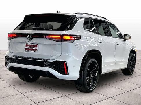 New 2026 Volkswagen Tiguan SE R-Line image 4