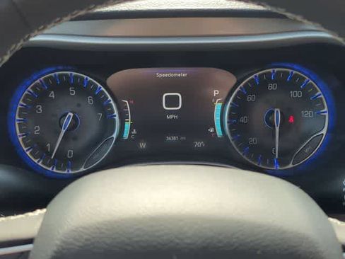 Used 2022 Chrysler Pacifica Touring-L AWD/4WD image 33