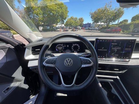 Used 2026 Volkswagen Tiguan SE FWD image 31