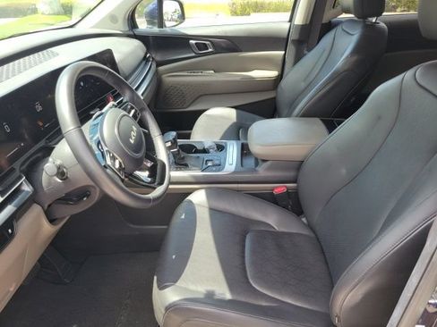 Certified 2025 Kia Carnival FWD image 5