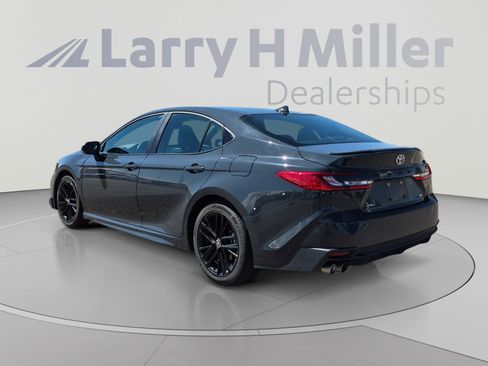 Used 2025 Toyota Camry SE FWD image 3