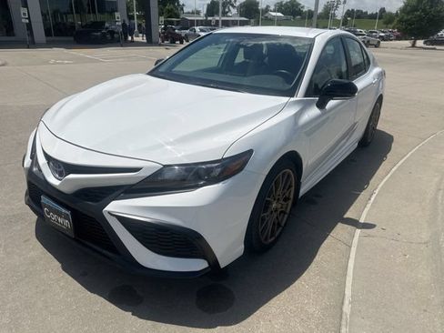 Used 2024 Toyota Camry SE w/ Convenience Package FWD image 8