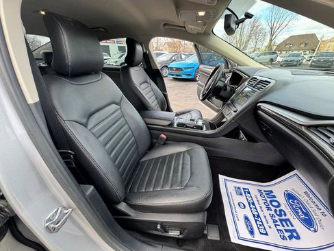 Used 2017 Ford Fusion SE w/ Fusion SE Technology Package image 20