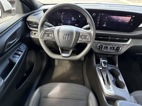 Used 2024 Buick Envista Preferred w/ Advanced Safety Package image 12