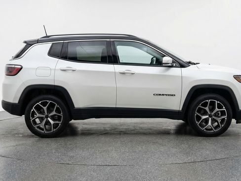 Used 2025 Jeep Compass Limited image 11