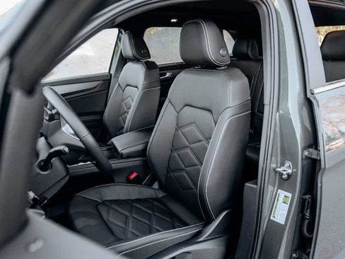 New 2026 Volkswagen Atlas Cross Sport SE image 4