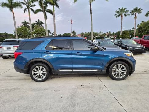 Used 2020 Ford Explorer XLT w/ Equipment Group 202A RWD image 4