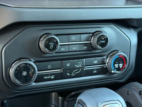 New 2025 Ford Bronco Badlands w/ Black Appearance Package image 12