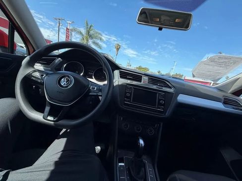 Used 2018 Volkswagen Tiguan S image 6