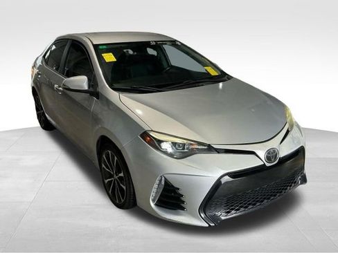 Used 2018 Toyota Corolla SE image 3