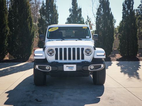 Used 2021 Jeep Wrangler Unlimited Sahara image 3