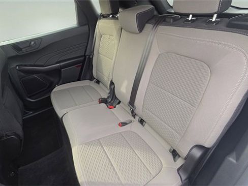 Used 2022 Ford Escape SE image 17