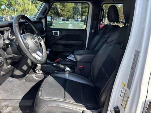 Used 2018 Jeep Wrangler Unlimited Sahara AWD/4WD image 18