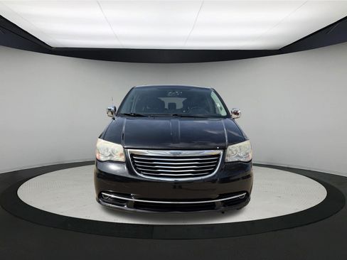 Used 2013 Chrysler Town & Country Touring-L w/ Driver Convenience Group FWD image 2