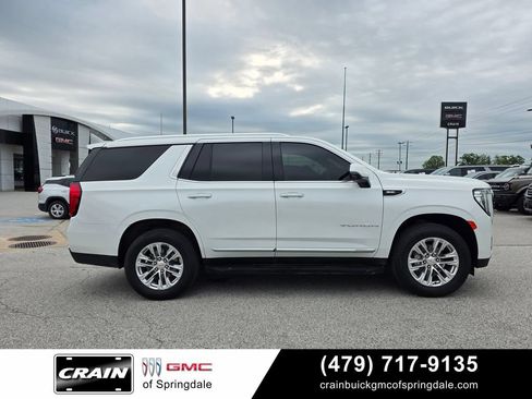 Used 2023 GMC Yukon SLT w/ SLT Premium Package AWD/4WD image 9