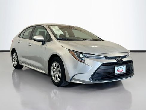 Used 2025 Toyota Corolla LE FWD image 3