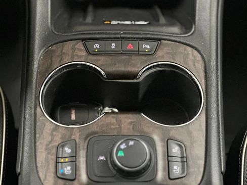 Used 2021 GMC Acadia Denali w/ Denali Technology Package FWD image 21