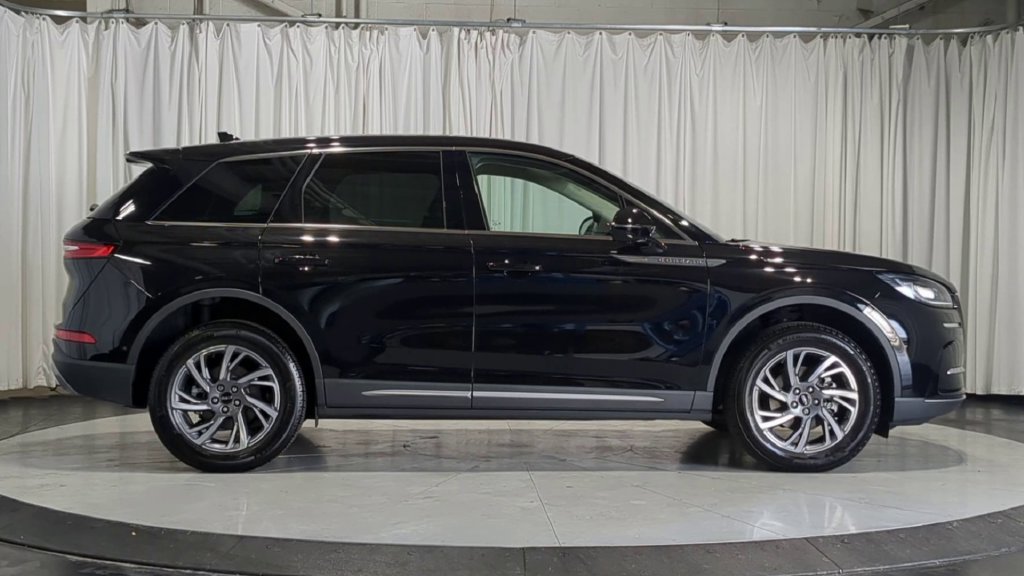 Used 2023 Lincoln Corsair AWD w/ Equipment Group 101A image 11