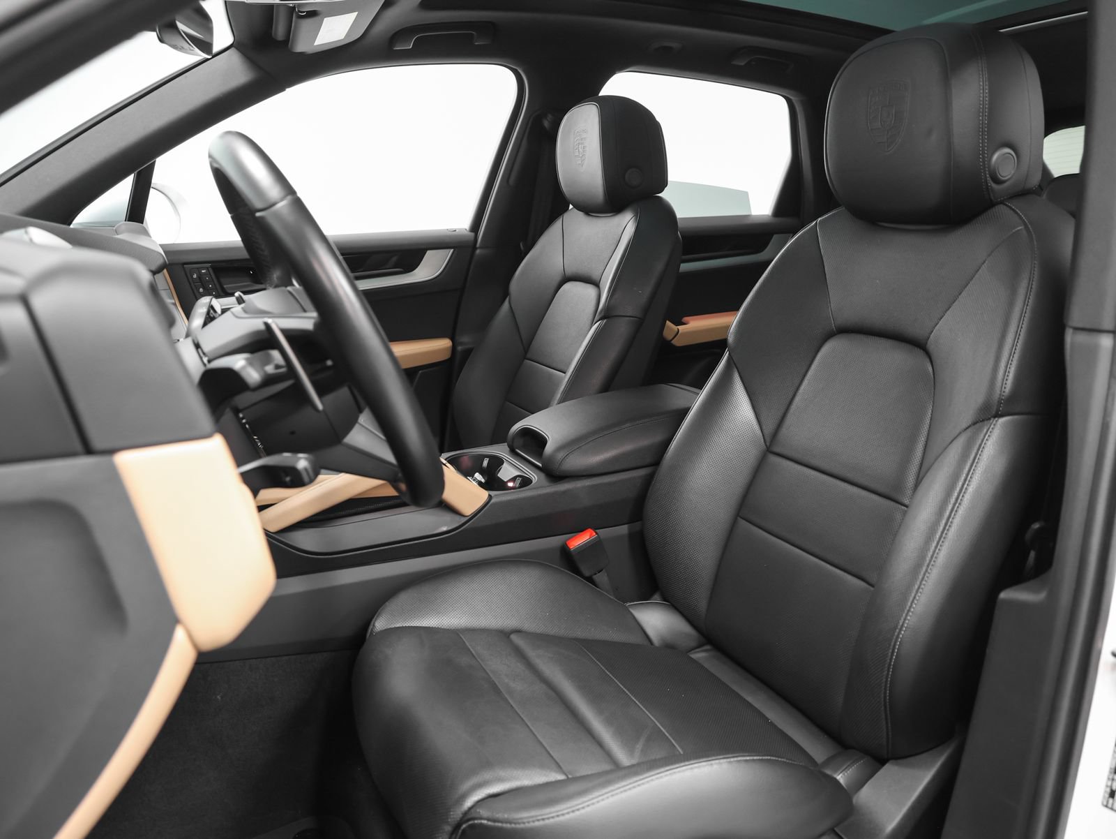 Certified 2024 Porsche Cayenne AWD/4WD image 5