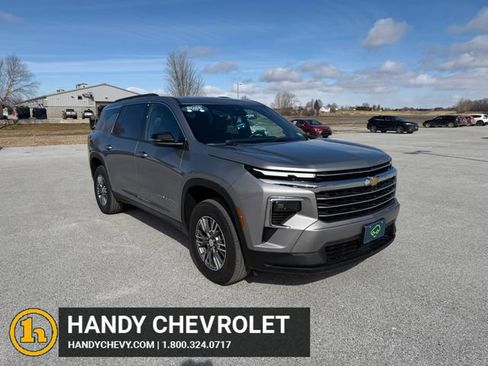 Certified 2025 Chevrolet Traverse LT image 1