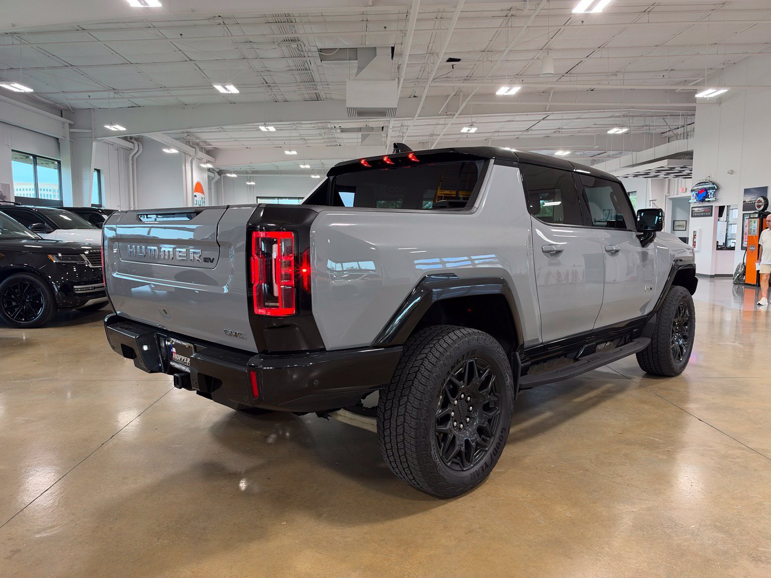 Used 2025 GMC Hummer EV 2X w/ LPO, Illumination Package AWD/4WD image 8