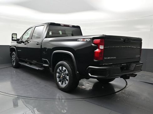 Used 2022 Chevrolet Silverado 2500 Custom w/ Custom Convenience Package AWD/4WD image 3