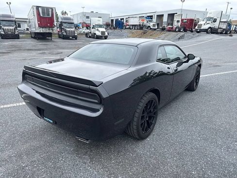 Used 2010 Dodge Challenger R/T RWD image 5