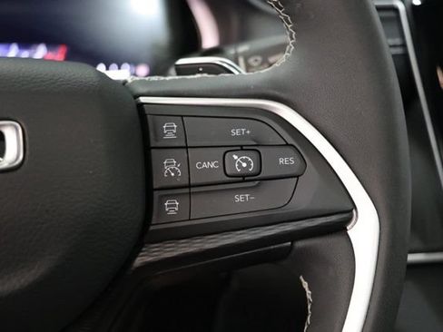 Used 2023 Jeep Grand Cherokee Altitude AWD/4WD image 20