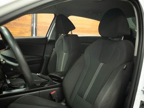 Used 2025 Hyundai Elantra SE FWD image 10