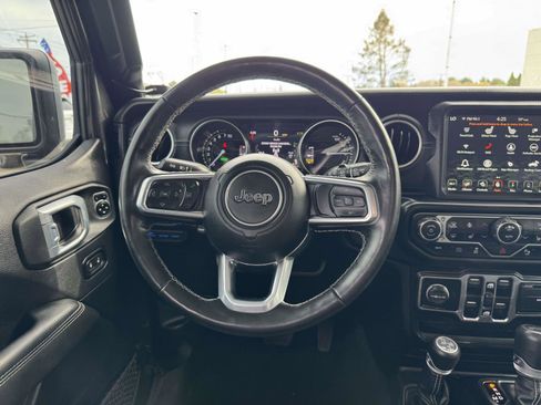 Used 2021 Jeep Wrangler Unlimited Sahara w/ Cold Weather Group AWD/4WD image 15