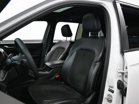 Used 2024 Jeep Grand Cherokee Altitude RWD image 10