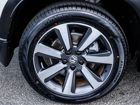 Certified 2024 Honda Pilot Touring image 12