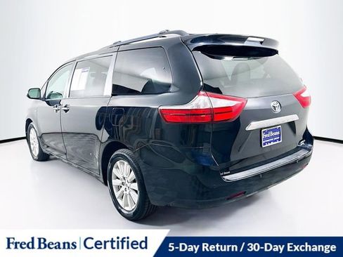 Used 2017 Toyota Sienna Limited Premium image 6