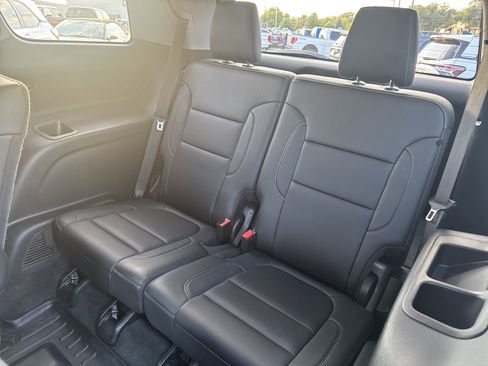 Used 2022 GMC Acadia SLT w/ Elevation Edition image 28