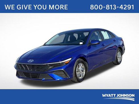 Used 2024 Hyundai Elantra SE image 1