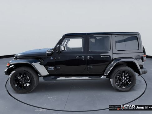 Used 2025 Jeep Wrangler Unlimited Sahara AWD/4WD image 8