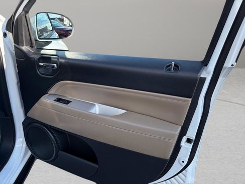 Used 2016 Jeep Compass High Altitude image 19