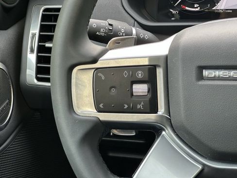 New 2025 Land Rover Discovery S image 25