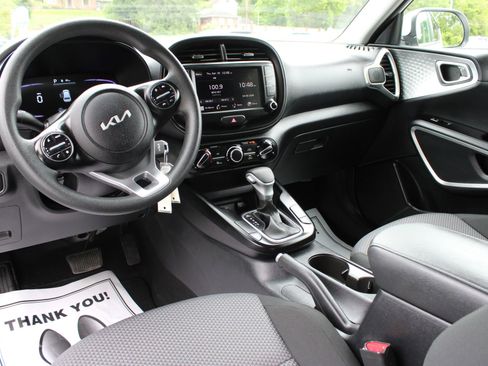 Used 2025 Kia Soul LX FWD image 19