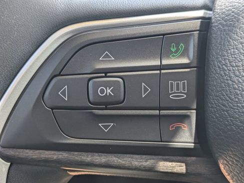 Used 2023 Jeep Grand Cherokee L Limited AWD/4WD image 28