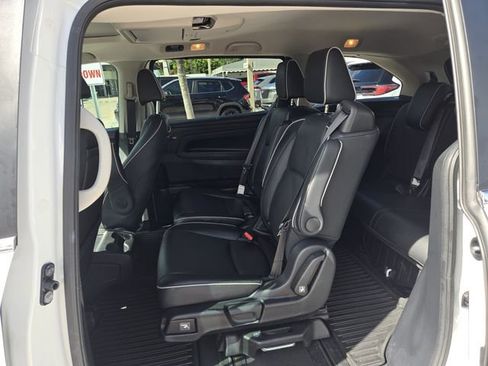 Used 2025 Honda Odyssey Touring image 16